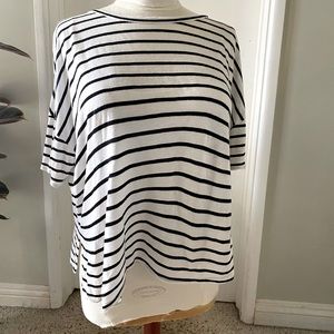 Short sleeve knit top